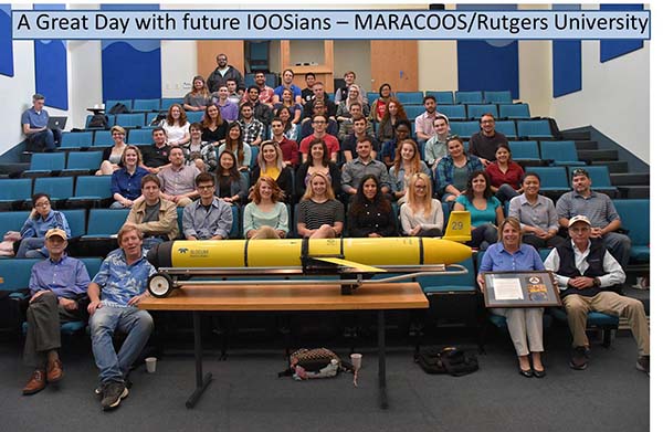 Group photo of Zdenka with ocean observing class